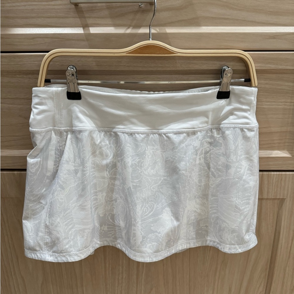 Lululemon Pace Rival Skirt, Size 8, great condition.